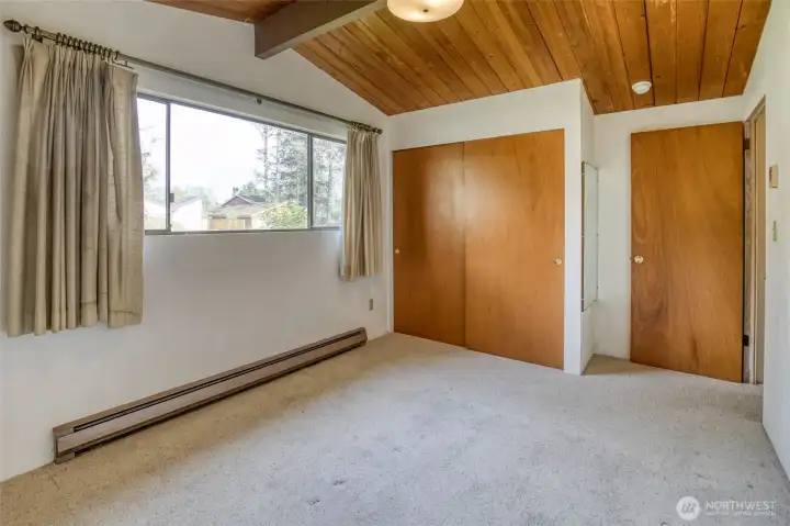 3rd bedroom in front of house.