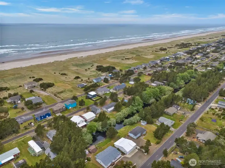 Aerial view of the surrounding area showing close proximity to beach access and the Pacific Ocean.