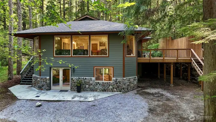 Turnkey furnished home in Snowline community.