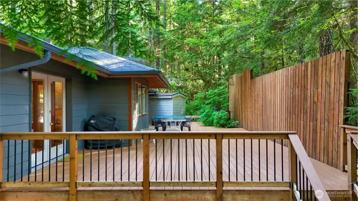 No neighbors can see you here! Privacy.