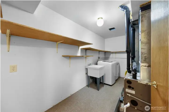 Utility room/ laundry/ storage