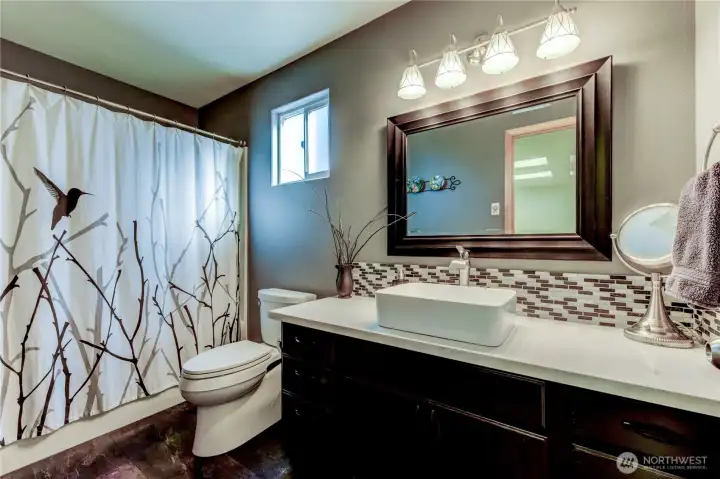 Upstairs 2nd bath