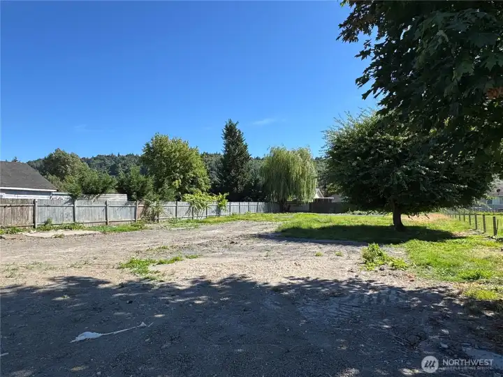 Very large fully fenced lot