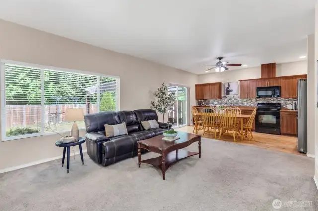 Spacious living room that flows to the eating area and kitchen
