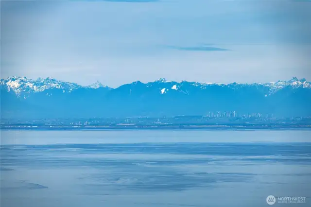 Zoomed in view towards Vancouver and the Cascades.