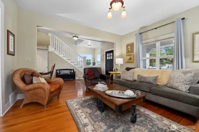 Looking across the living room toward the entry with the stairway beyond.