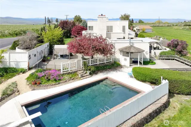 2821 Youngs Grade Rd, Yakima  | 3 BR | 3 BA | 3546 SF | 3.98 Acres