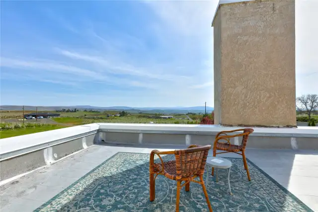 Sweeping Views of Roof Deck