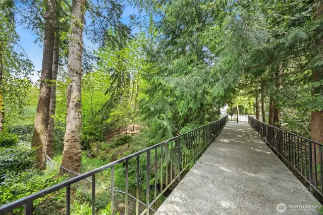View back to 35th from walkway to 35th.