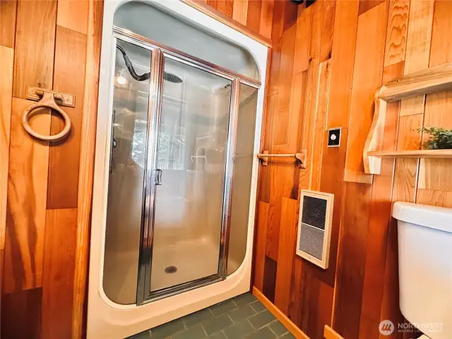 2nd on-suite 3/4 bathroom.