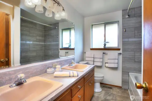 Main floor full bath.