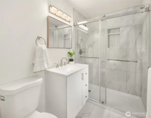 3/4 en suite bath