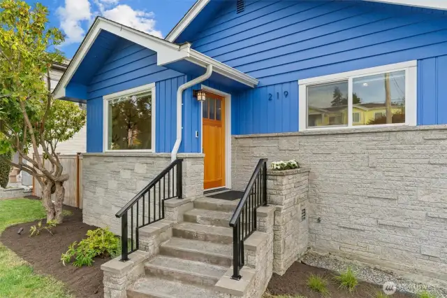 Charming entry on a quiet West of Market street—just moments from downtown Kirkland and the waterfront.
