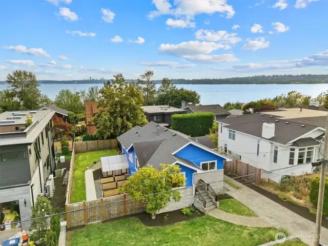 Just minutes to Lake Washington, top-rated schools, downtown Kirkland, and a vibrant mix of restaurants and shops.