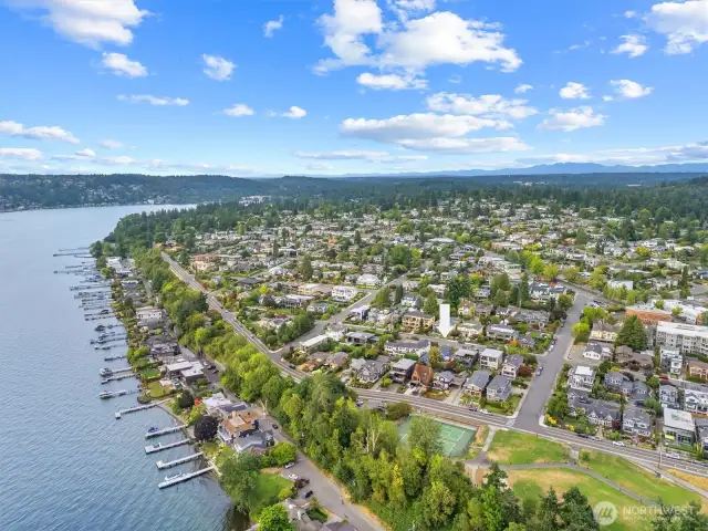 Close to parks, the beach, and all the best that Kirkland has to offer—enjoy the ultimate in convenience and lifestyle.