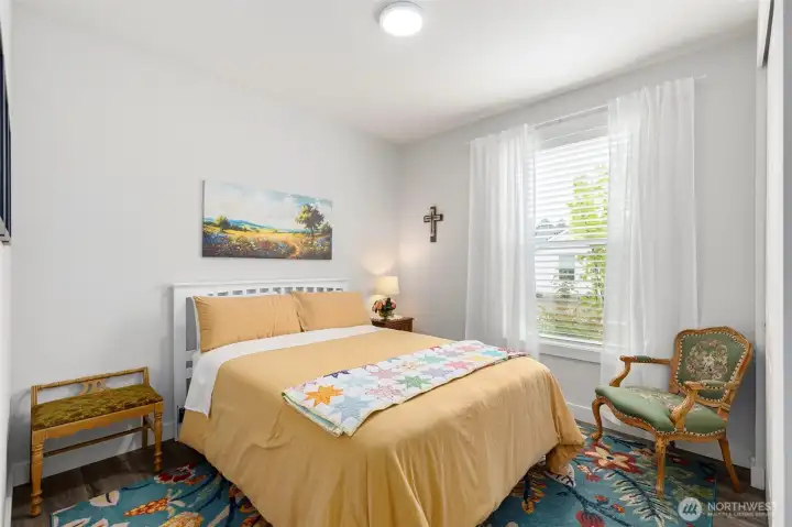 2nd bedroom