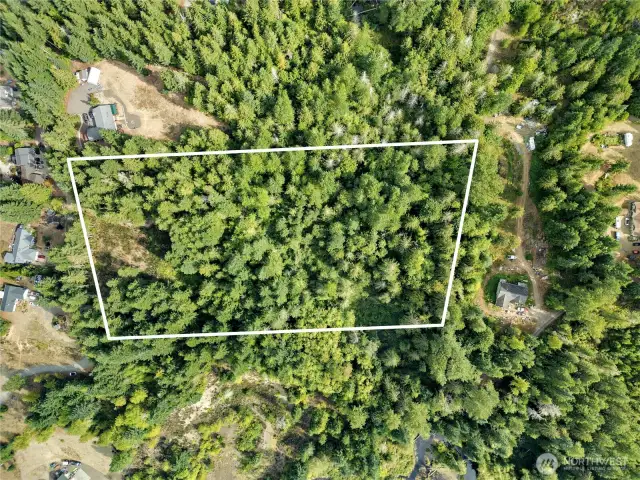 *Lot lines are approximate and provided for visual reference only; not a survey. Buyer to verify to their satisfaction