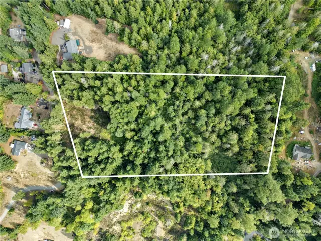 *Lot lines are approximate and provided for visual reference only; not a survey. Buyer to verify to their satisfaction