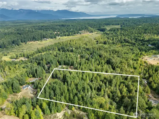 *Lot lines are approximate and provided for visual reference only; not a survey. Buyer to verify to their satisfaction