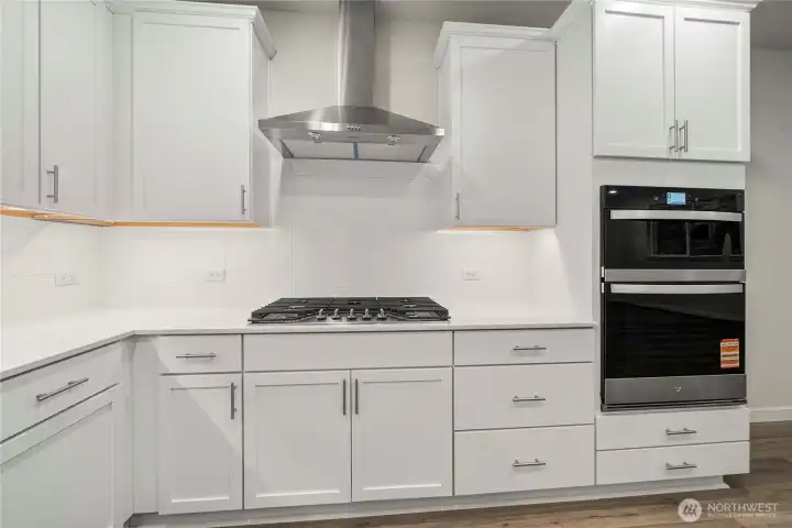 Disclaimer Secondary photos of same floor plan on a different lot in the community: Photos are from another Biscayne, finishes, upgrades, and features may vary.