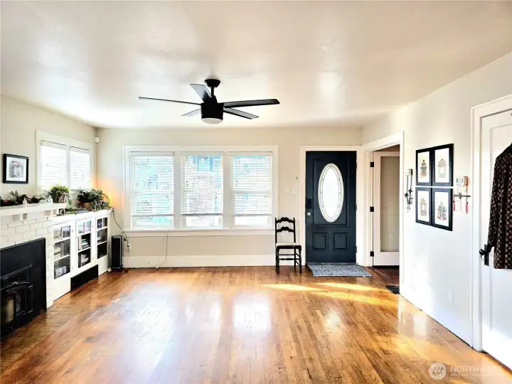 Look at the hardwood floors!