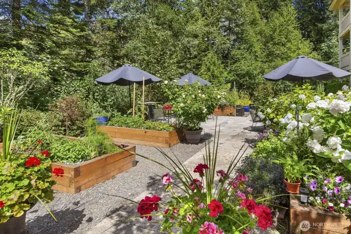 Sundance Glen is an exceptionally well managed community, with lovely landscaping, sidewalks, and a community garden