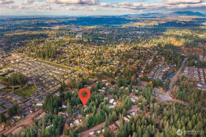 Great location, next to several lakes, trails, amenities and Tahoma schools