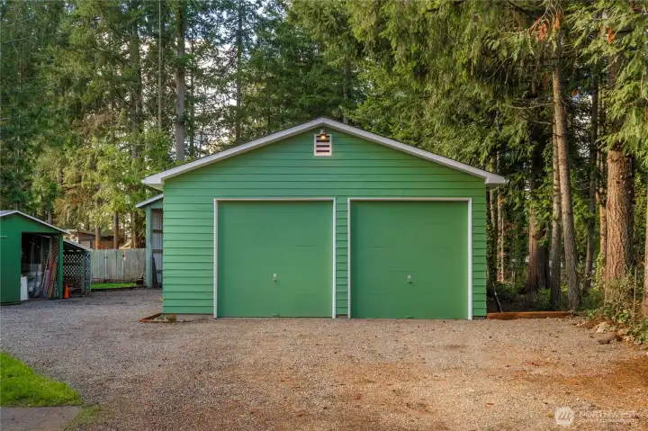 Detached garage