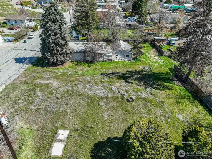 Empty palette ready for your creativity.