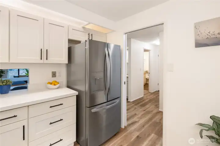 Pick up takeout from a number of great nearby spots or cook to your heart's content in this awesome space!