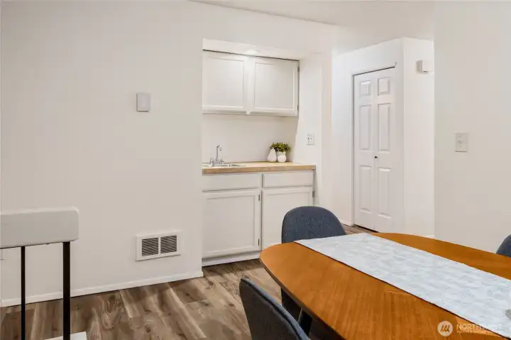Show off your mixology skills at the built-in wet bar - super handy for hosting parties!
