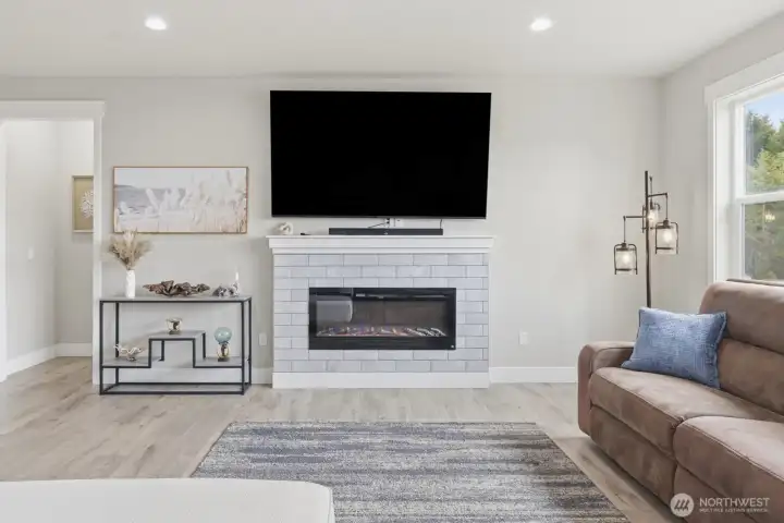 Living Room w/ Gas Fireplace