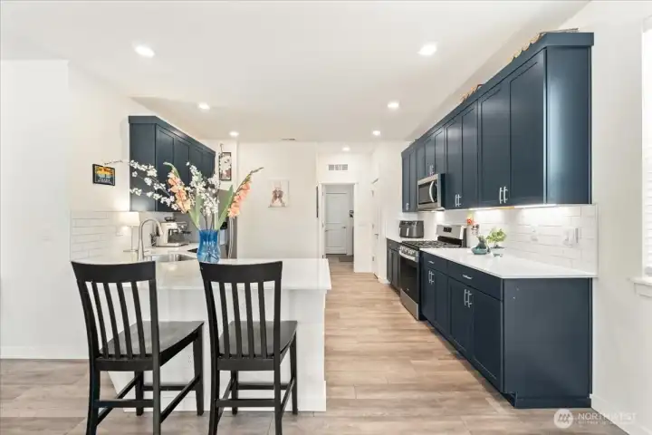 Seating at the breakfast bar for casual meals. Seating at the breakfast bar for casual meals.