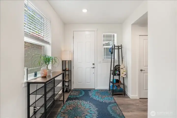 A bright and spacious entry wa. A bright and spacious entry wa.