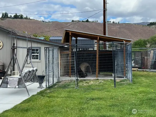 Dog house with both an inside & outside *pic by seller
