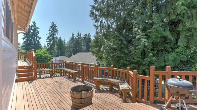 So much space for entertaining on this deck!