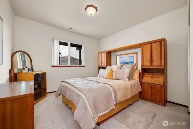 Second bedroom.