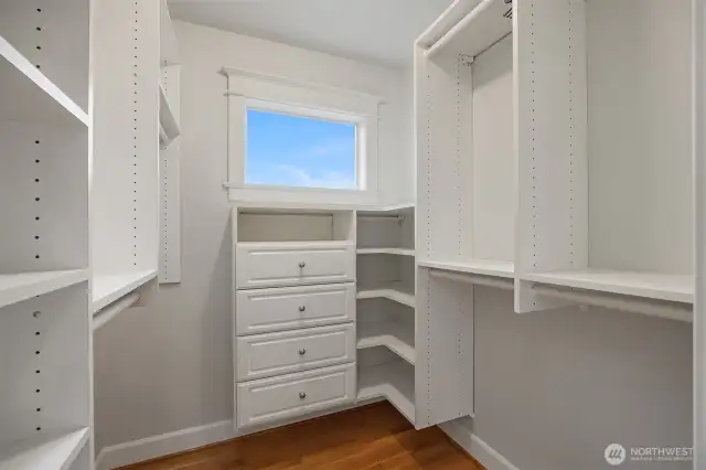 Walk-In-Closet