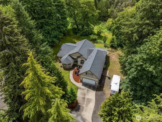 Great arial view of the home and property. Plenty of parking space for additional vehicles. Tow the right is a large fully fenced dog run.