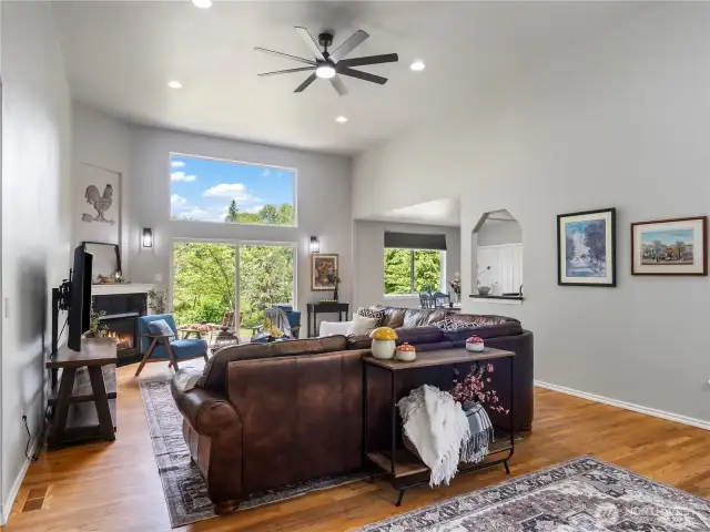 You'll be impressed with the fantastic territorial views from this room. Large windows provide plenty of natural light.