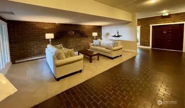 Lobby  to Elevator