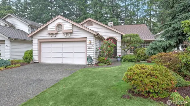 The original owner of this wonderful single level home has cared for and loved the home since 1989.  Walking distance to all of Klahanie's tremendous amenities.