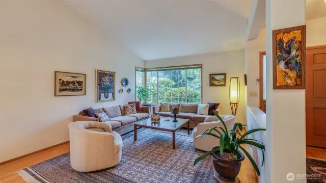 The how has wonderful privacy all the way around the home.