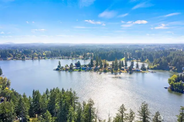 with access to Long Lake Community Park.