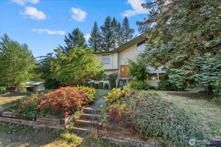 4 BEDROOMS-3 BATHS