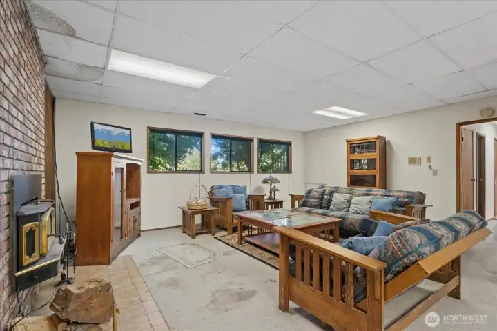 DOWNSTAIRS FAMILYROOM