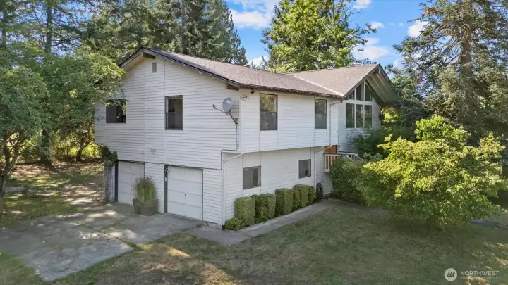 2515 SQ. FT. 4 BDRM-3 BATH HOME