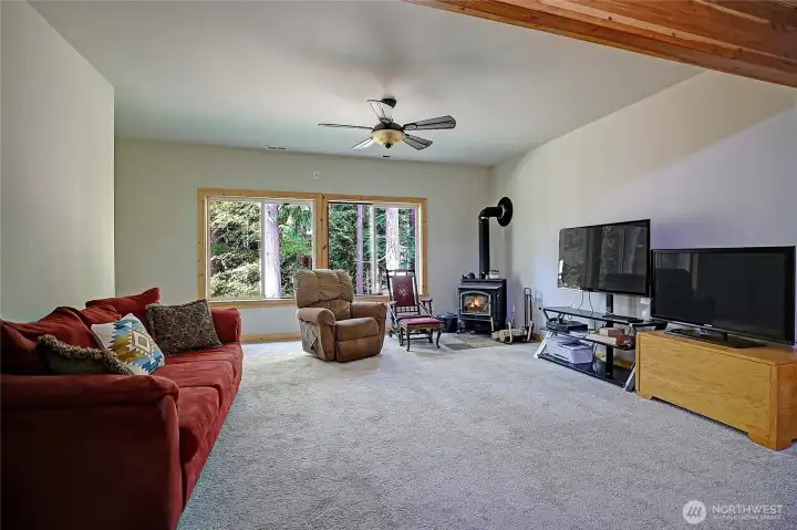 Daylight basement w/ big family room & separate entrance!