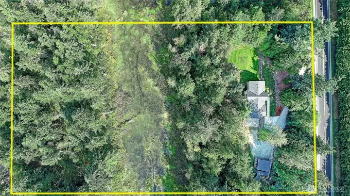 Lot lines are approximate.