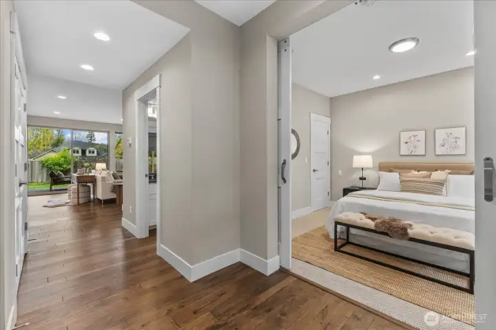 LOVELY GUEST ENSUITE/OFFICE ON MAIN FLOOR